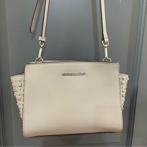Michael Kors Selma Studded Saffiano
MK Leather Crossbody Hand Bag Gray - Limited